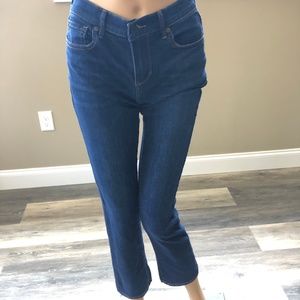 BANANA REPUBLIC